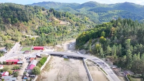 Imagine din dronă cu Podul peste Râmnicul Sărat, de pe DN 2N, din localitatea Jitia