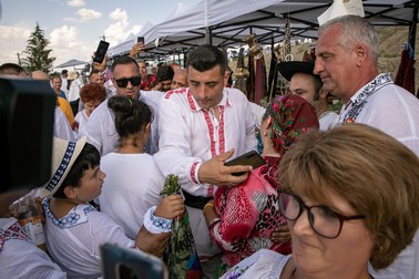 Un selfie cu George Simion. Foto: Eli Driu / Libertatea