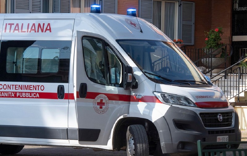 Un tânăr român s-a incendiat în Italia, în fața mamei și a surorii lui. Ce l-a determinat să facă acest gest