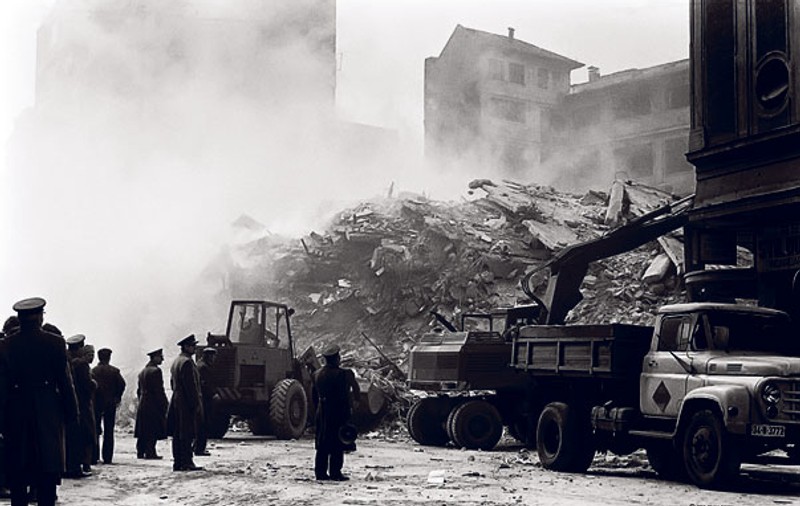 Astăzi se împlinesc 36 de ani de la seismul din 1977 l Unul şi mai puternic se poate produce în România în orice clipă
