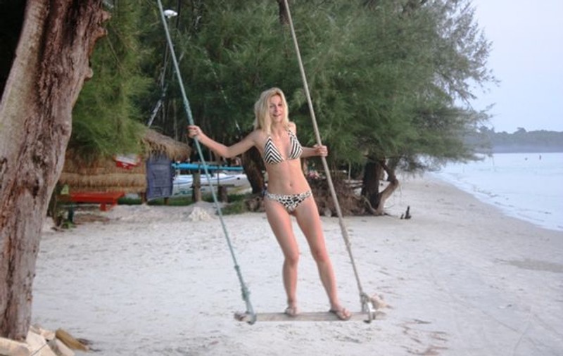 Dana Rogoz, în costum de baie și nemachiată. Uite cum arată fără Photoshop! | FOTO