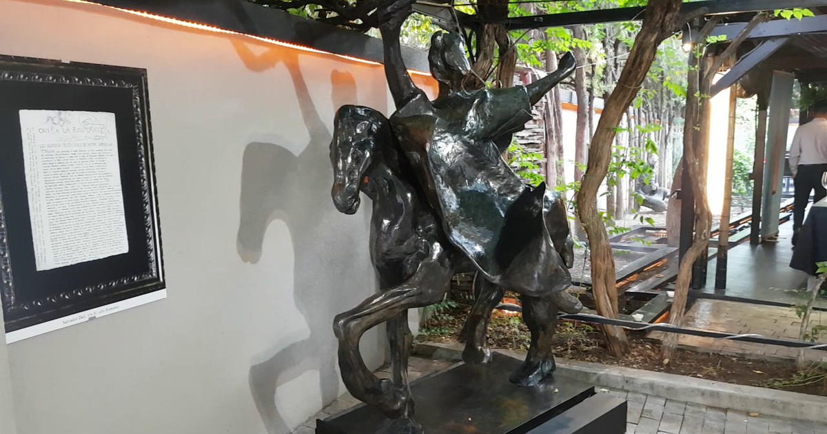 O sculptură a lui Salvador Dali este expusă la Bucureşti de un colecţionar francez îndrăgostit de România