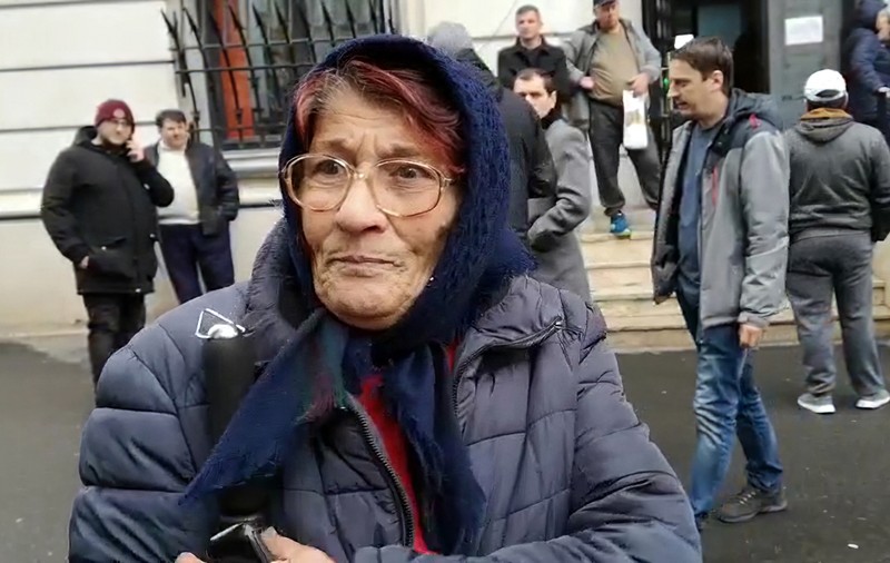 Strigătul disperat al mamei unui tânăr ucis la Revoluţie: "Nu ne face nimeni dreptate. Suntem ţara cea mai josnică, cei mai nenorociţi oameni la conducere!"