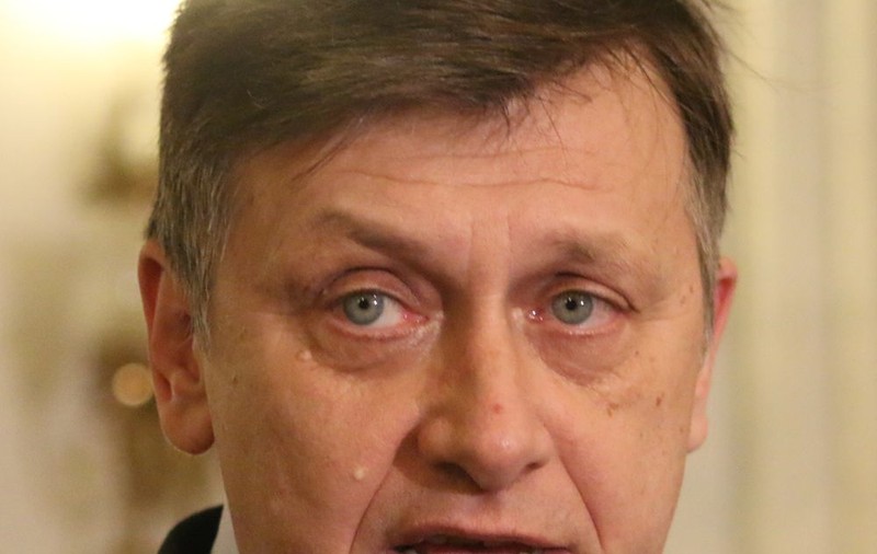 Antonescu îi cere demisia lui Traian BĂSESCU: "Îi cer demisia lui Traian Băsescu ACUM. Aceasta este rezolvarea sănătoasă pe subiectul terenului"