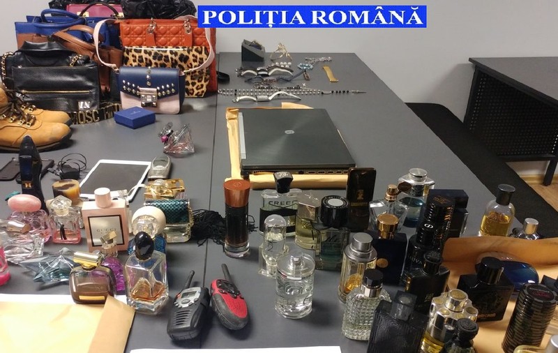 Spărgătorii au furat aur, haine și ceasuri în valoare 100.000 de euro. Prădau în special casele și apartamentele de la parter