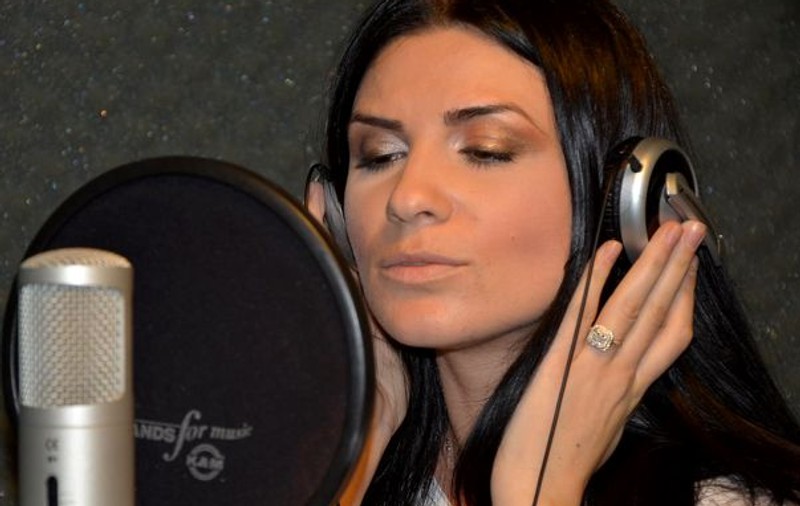 Ellie White, tribut emoționant Laurei Stoica! Artista lansează cover-ul "Un actor grăbit" | VIDEO
