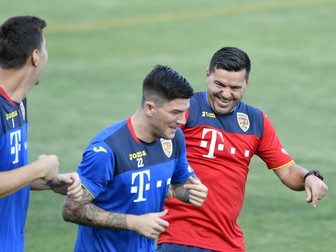 Cristian Sapunaru si Cosmin Contra la antrenamentul dinaintea meciului cu Muntenegru, din cadrul Ligii Natiunilor, desfasurat la Centrul National de Fotbal din Mogosoaia, duminica 2 septembrie 2018. © FOTO Razvan Pasarica/SPORT PICTURES