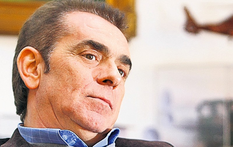 Magnatul Ioan Neculaie a băgat jumătate de milion de euro în «fetiţe»!