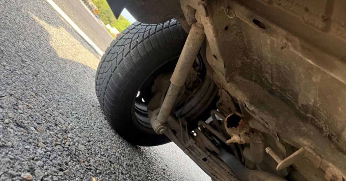 Mașina veche și dărăpănată cu care mergea un român pe o autostradă din Austria, 22 septembrie 2025