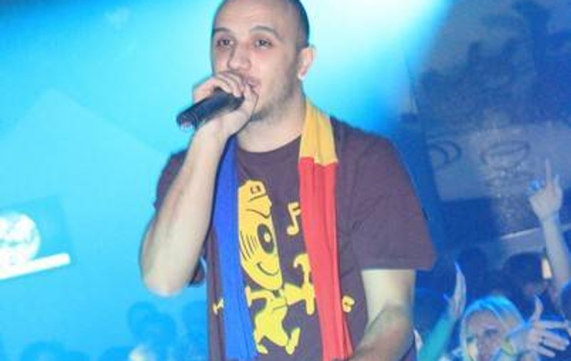 Guess Who cântă pe scena unde au concertat "duşmanii" de la Paraziţii 