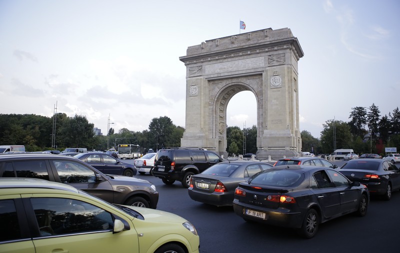 Noua taxă de poluare are două variante: una pentru mașini și o alta pentru combustibil