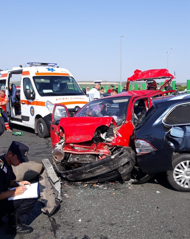 Accident grav pe Autostrada Soarelui, la Valul lui Traian. A intervenit elicopterul SMURD