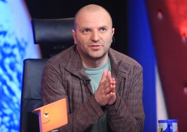 Dan Capatos, în platoul emisiunii pe care o prezintă