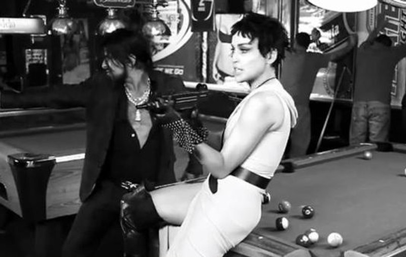 Sharon Stone şi-a schimbat look-ul pentru o scenă. Îţi place cum îi stă? | VIDEO