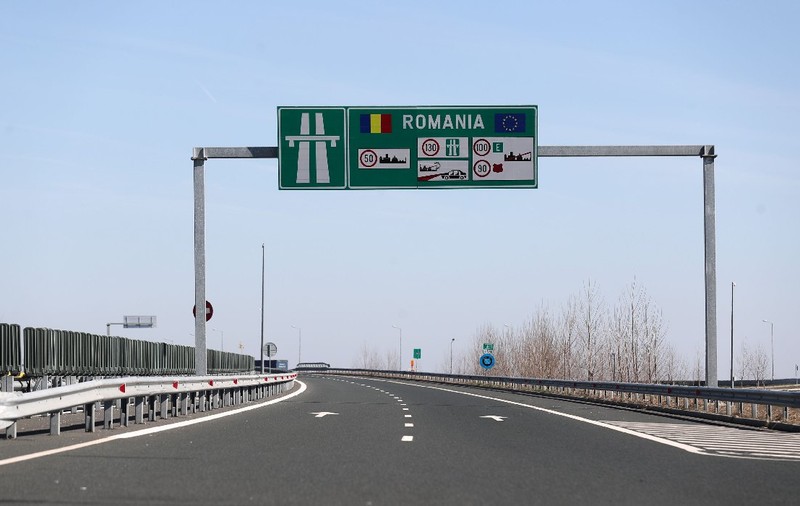 Un bărbat care a trecut de cinci ori vama cu un permis fals a fost obligat la muncă gratis de judecătorii din Oradea