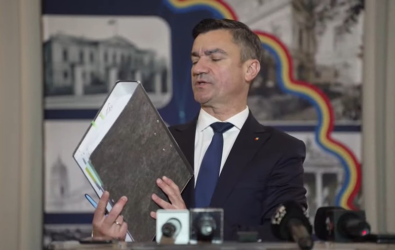 Pledoarie de o oră a lui Mihai Chirica în fața jurnaliștilor, după ce s-a trezit ridicat de DIICOT într-un nou dosar: „Bin Laden a fost anihilat de 42 de pușcași marini, la Iași au fost ieri 46”