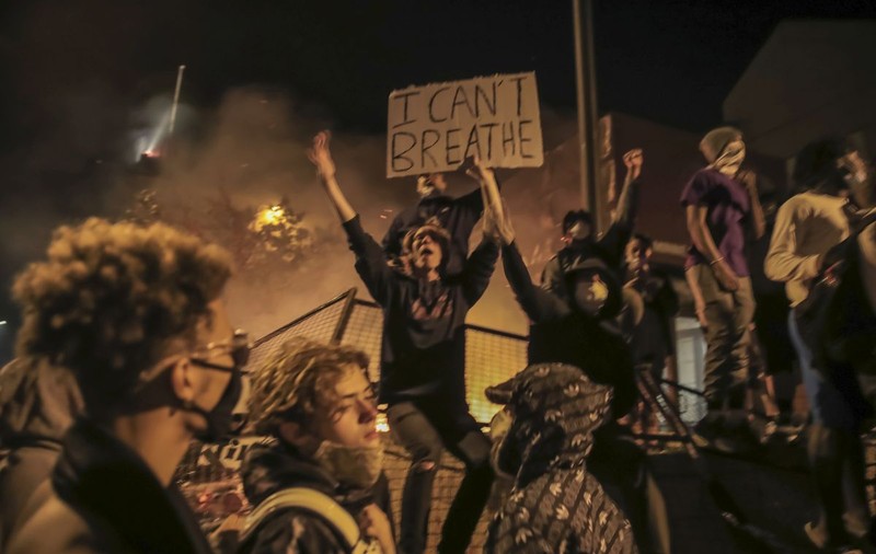 Guvernatorul din Minnesota mobilizează Garda Naţională în a patra zi de proteste după moartea lui George Floyd. Reacţia lui Trump