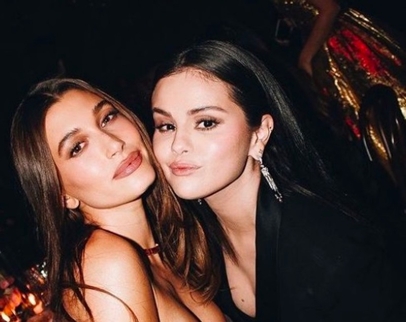 Noi tensiuni între Selena Gomez și Hailey Bieber: „Poate să spună ce vrea ea”. Ce replică a dat cântăreața