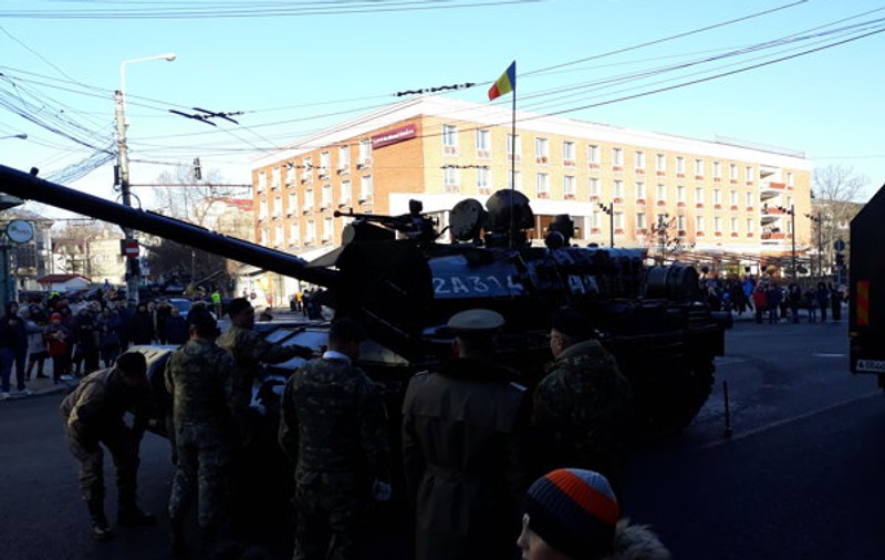 Un tanc s-a defectat la parada de Ziua Națională din Galați și a blocat circulația în centrul orașului