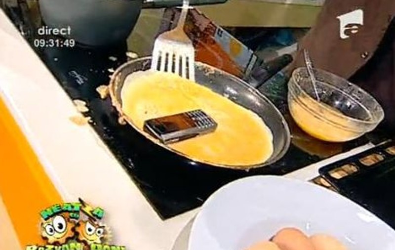 Dani Oţil a făcut omletă de Vertu | Video