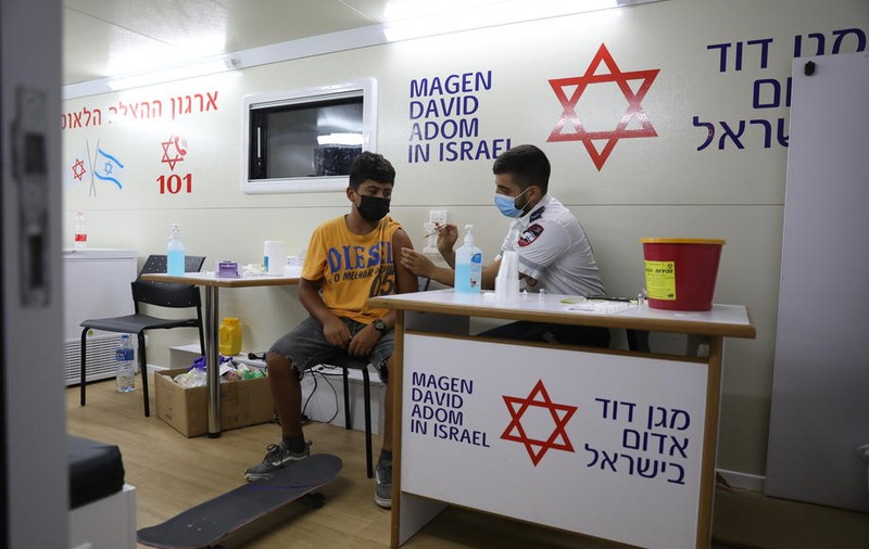 Israel a înregistrat peste 1.000 de cazuri noi de COVID, într-o zi, după răspândirea variantei Delta