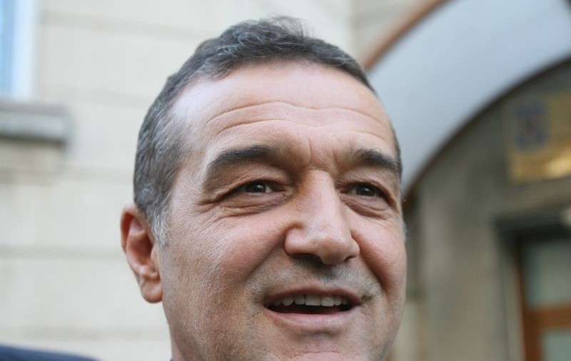 Becali bagă 500.000 € în Albania