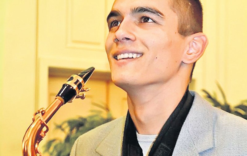 Arta de-a învinge soarta | Din copil al străzii, saxofonist cu ştaif