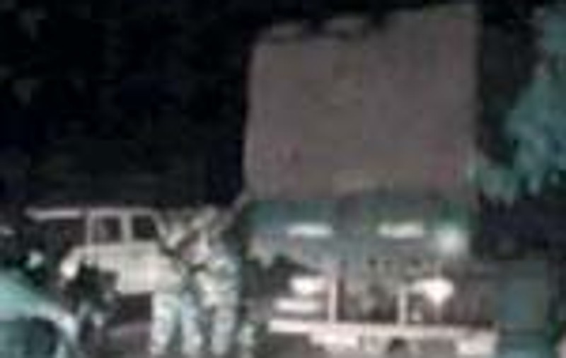 Benzinari opriti cu focuri de arma