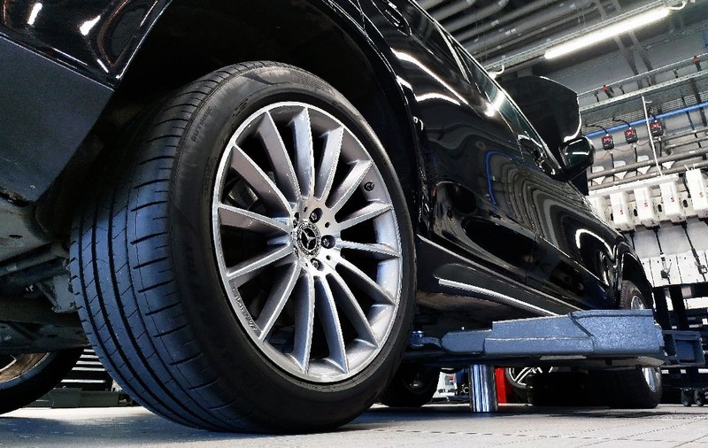 Permisul de conducere categoria B nu este suficient pentru acest model electric. Producătorul avertizează clienții la configurarea mașinii