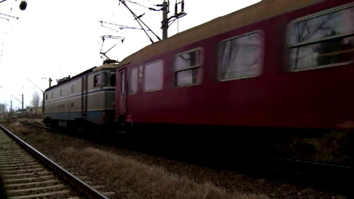 Adolescent electrocutat în gara din Sfântu Gheorghe. Băiatul de 14 ani s-a urcat pe un vagon ca să facă poze