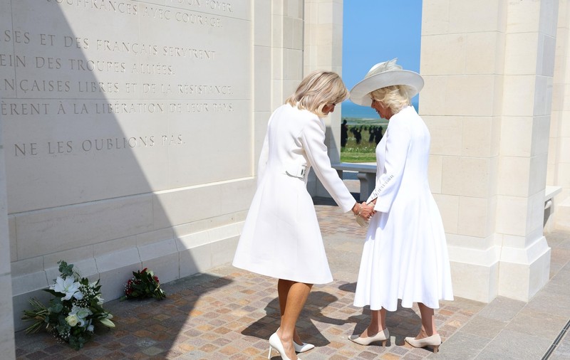 Reacția reginei Camilla când Brigitte Macron a vrut să o ia de mână: „Nu există coduri obligatorii de comportament, ​​doar politețe” VIDEO