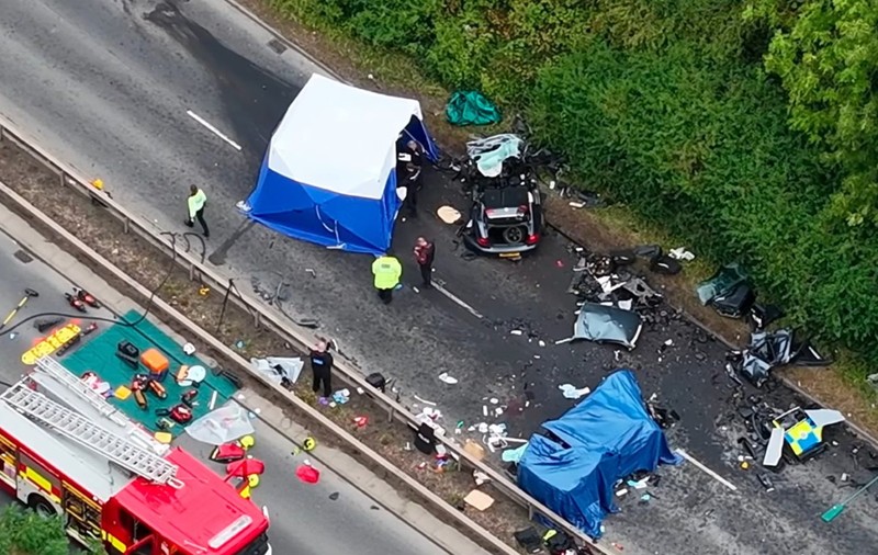 12 oameni au murit în același mod, după două accidente în Anglia și Irlanda. Poliția ia în calcul că ar fi un trend periculos de pe TikTok