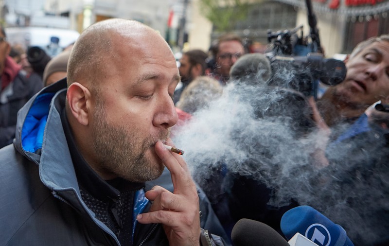 Criză de marijuana în Canada, la două zile după legalizarea drogului. Tinerii, revoltați că stocurile de ”iarbă” au fost epuizate, au fost trimiși acasă de poliție