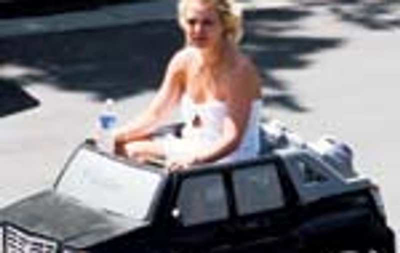Britney si-a tras Cadillac...de jucarie  