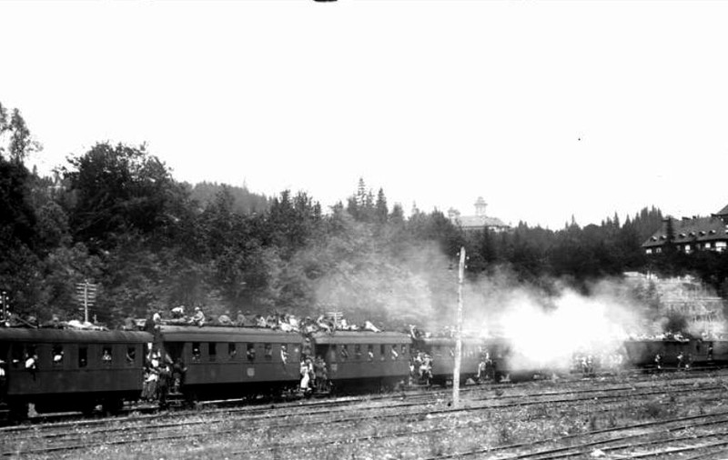 Fiță în 1918, praf în 2018. Calea ferată, liantul care a modernizat România după Marea Unire, e la pământ după 100 de ani și are nevoie de investiții. Trenurile circulă la viteze din anii 1870
