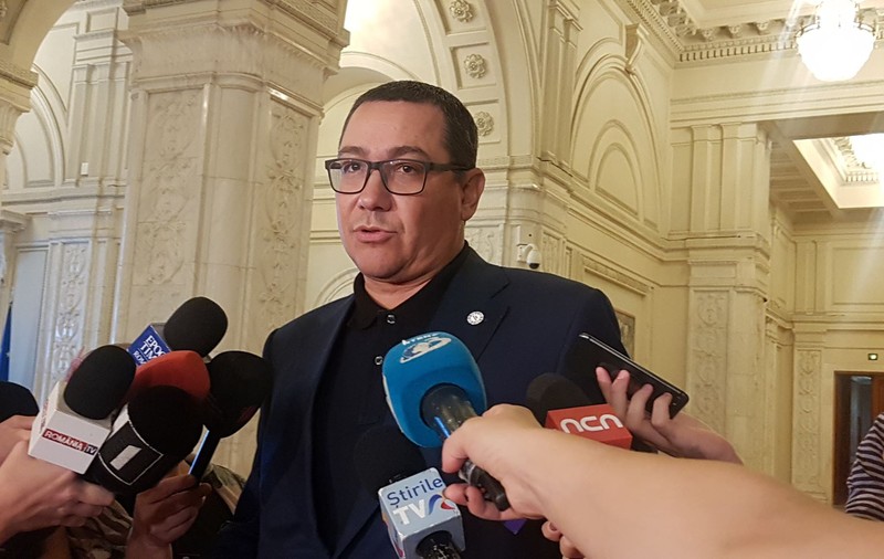 Ponta o somează pe Dăncilă să vină miercuri cu restructurarea Guvernului în Parlament: "Dacă nu vine, votăm moţiunea de cenzură!"
