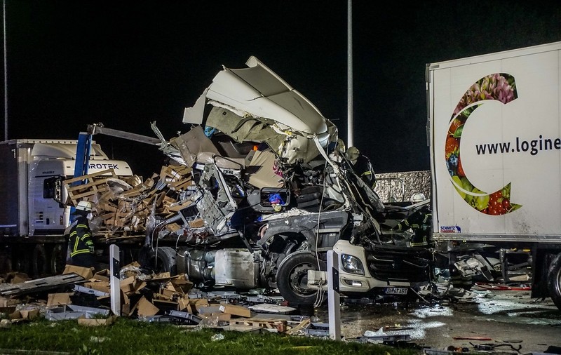 Șofer român de TIR, mort într-o parcare din Germania. A lovit violent un alt camion