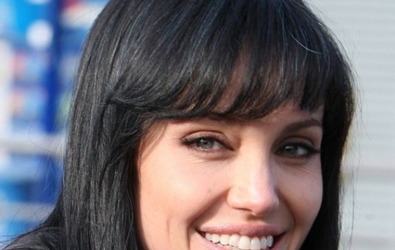 Angelina Jolie o avertizează pe Jennifer Aniston să stea departe de copiii ei