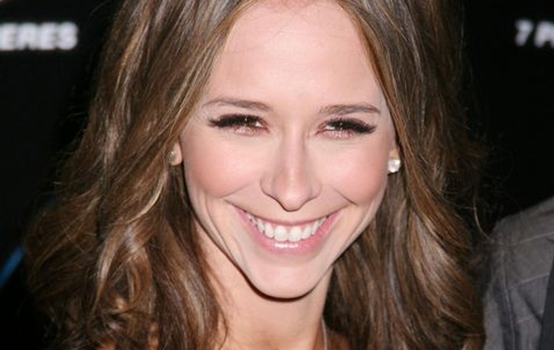 Jennifer Love Hewitt, îndrăgostită de propriul corp