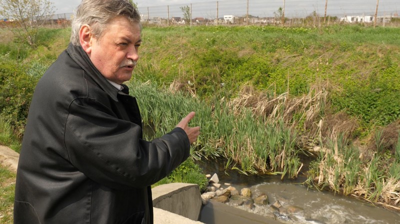 Profesorul Mircea Vintilescu explică care sunt riscurile poluării apelor asupra sănătăţii.