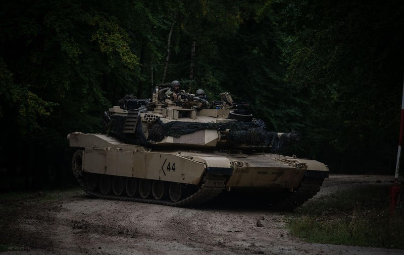 Un tanc a tras într-o fermă, din greșeală. Eroarea a avut loc în timpul unor exerciții militare