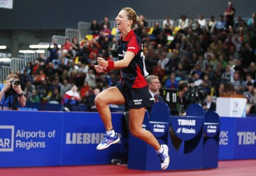 epa04963063 Elizabeta Samara of Romania celebrates after beating Jie Li of the Netherlands in their women's singles final match of the Table Tennis European Championships in Ekaterinburg, Russia, 04 October 2015. EPA/SERGEI ILNITSKY