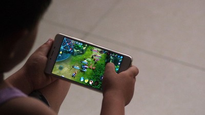 Restrictions on new video games hurt Tencent's profit