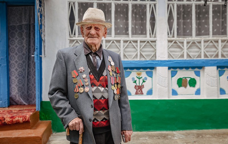 CORESPONDENȚĂ DIN MOLDOVA. Lecția unui veteran care a luptat și în Armata Română, și în cea Roșie. „Eu le spun la toți tinerii: după război, vine foamea”
