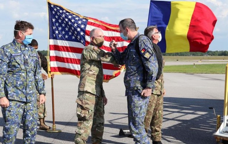 Medici militari români, trimiși să lupte cu COVID în SUA. General american: “E un parteneriat vital. Ne-am unit forțele împotriva unui inamic comun”