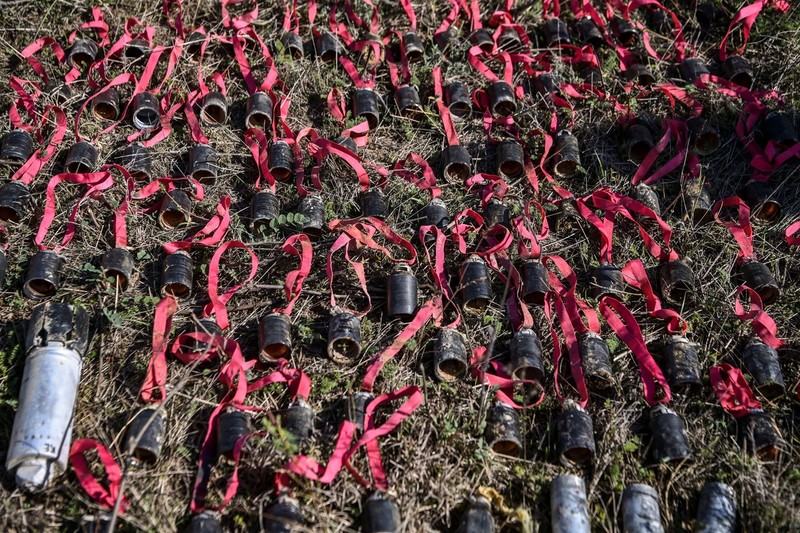 Imagine ilustrativă cu bombe cu dispersie neexplodate | Foto: Profimedia