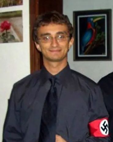 Galeazzo Bignami cu banderola nazistă, în 2005