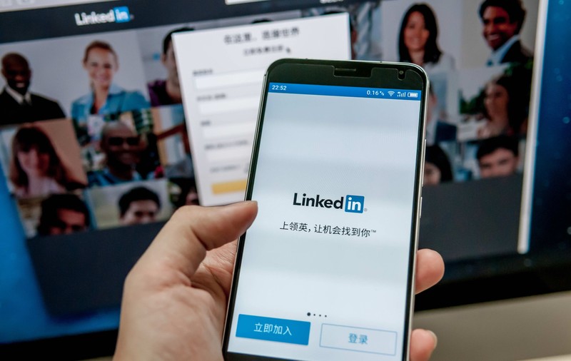 China recrutează spioni prin LinkedIn