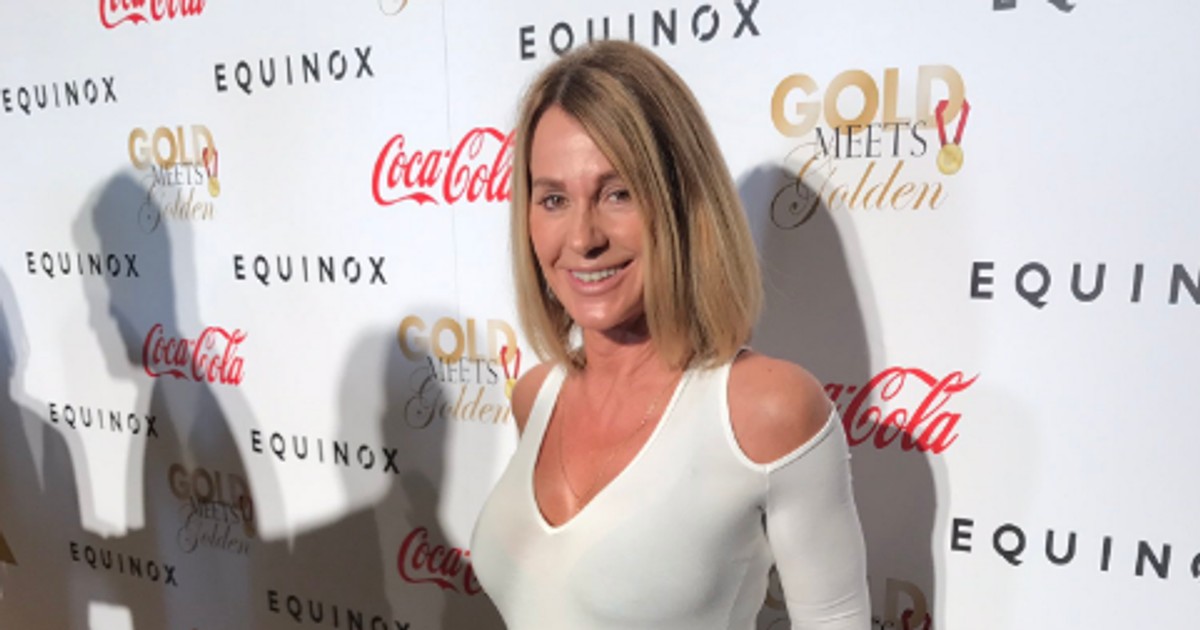 Nadia Comăneci a purtat o bluză sexy la evenimentul Gold Meets Golden de la Los Angeles.