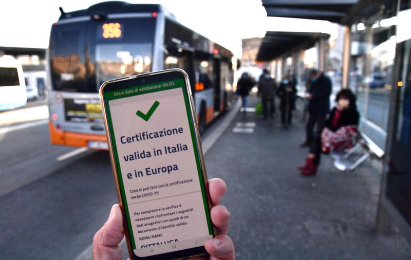 Certificatul COVID-19 al Uniunii Europene va fi prelungit un an, până la 30 iunie 2023